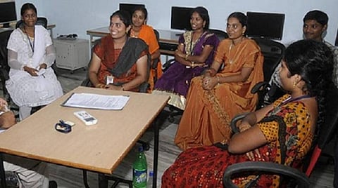 ‘யுஜிசி தகுதி பெற்ற எங்களையும் பணிவரன்முறைக்கான நேர்காணலுக்கு அழையுங்கள்’: மதுரையில் கவுரவ விரிவுரையாளர்கள் வலியுறுத்தல்