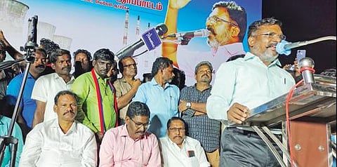 நெய்வேலியில் என்எல்சி பணியாளர் எழுத்துத் தேர்வுக்கு எதிரான ஆர்ப்பாட்டத்தில் பேசிய விடுதலைச் சிறுத்தைகள் தலைவர் திருமாவளவன்.