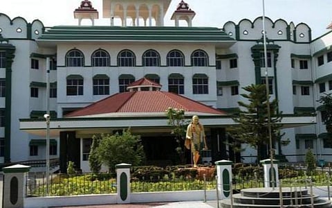 சுருளிதீர்த்தம் ஆதி அண்ணாமலையார் கோயில் அன்னதான மண்டபம் இடிப்பு: தேனி ஆட்சியருக்கு உயர் நீதிமன்றம் நோட்டீஸ்