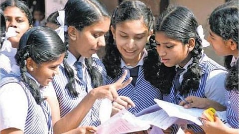 தமிழகம், புதுச்சேரியில் பிளஸ் 2 பொதுத் தேர்வு மே 3-ல் தொடக்கம்: தேர்வு அட்டவணை வெளியீடு