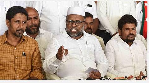 கோவையில் செய்தியாளர்களுக்குப் பேட்டியளித்த தெஹலான் பாகவி |  படம்: ஜெ.மனோகரன்.