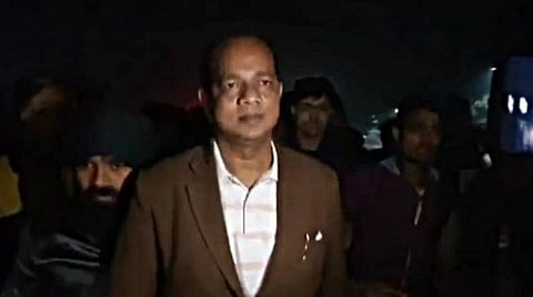 மேற்கு வங்க அமைச்சர் ஜாகீர் உசேன் மீது குண்டுவீச்சு