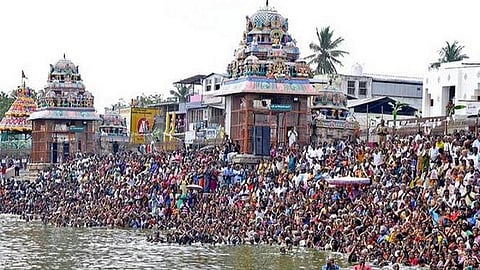 கும்பகோணம் மாசி மகம் விழாவுக்கு உள்ளூர் விடுமுறை: தஞ்சாவூர் ஆட்சியர் பரிசீலிக்க உயர் நீதிமன்றம் உத்தரவு