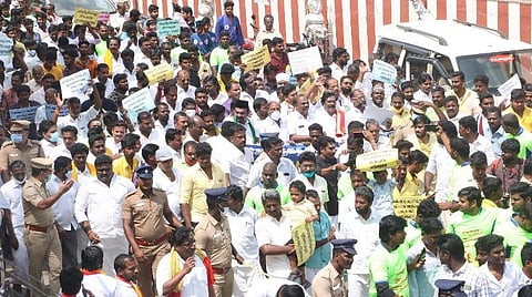 பெருந்திரள் பேரணியில் பங்கேற்றோர்.