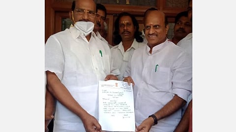 புதுவையில் மேலும் ஒரு காங்கிரஸ் எம்எல்ஏ ராஜினாமா: சட்டப்பேரவையில் நாளை பலப்பரீட்சை: நெருக்கடியில் நாராயணசாமி அரசு