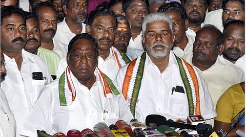 புதுச்சேரியில் இன்று நம்பிக்கை வாக்கெடுப்பு: துணை சபாநாயகருடன் முதல்வர் நாராயணசாமி ஆலோசனை