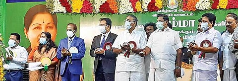 விழுப்புரம் மாவட்டத்தில் ரூ.1,502 கோடியில் கடல்நீரை குடிநீராக்கும் திட்டத்திற்கு அடிக்கல்; நிலம் இல்லாதோருக்கு அரசே நிலம் வழங்கி, வீடு கட்டித்தரும் விழுப்புரம் அரசு: விழாவில் நலத்திட்டங்களை தொடங்கி வைத்து முதல்வர் பழனிசாமி உறுதி
