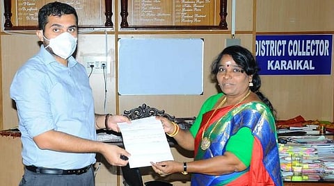 ராஜினாமா கடிதத்தை அளித்த கீதா ஆனந்தன்.