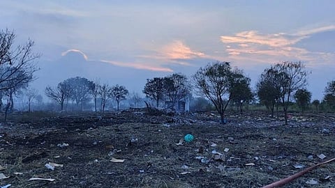 சிவகாசி பட்டாசு ஆலையில் பயங்கர விபத்து: 4 அறைகள் தரைமட்டம்- 2 பெண்கள் உள்பட 5 பேர் பலி; 13 பேர் படுகாயம்