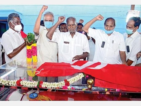 தா.பாண்டியன் உடல் சொந்த ஊரில் அடக்கம்: பொதுமக்கள் அஞ்சலி