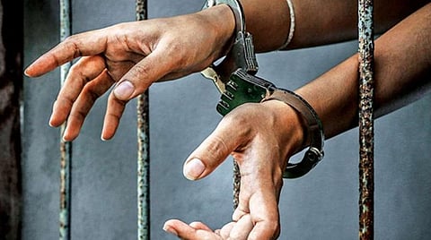 சிசிடிவி கேமரா மூலம் துப்பு துலங்கியது; நகை கொள்ளை முயற்சியில் பெண்ணை கொன்றவர் கைது: தனிப்படைக்கு காவல் ஆணையர் பாராட்டு