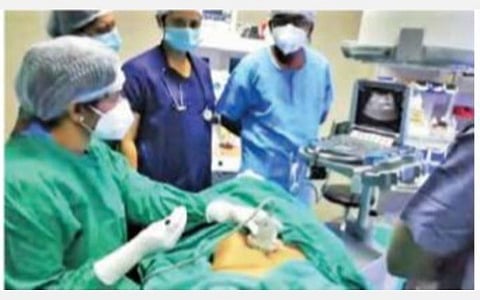 கணைய அழற்சியால் அவதிப்பட்ட பெண்ணுக்கு ஊசிமூலம் வலி நீக்க சிகிச்சை