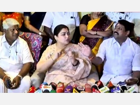 வருட ஆரம்பத்தில் கேஸ் சிலிண்டர் விலை உயரத்தான் செய்யும், ஜூன் ஜூலையில் குறையும்: செய்தியாளர்கள் கேள்விக்கு குஷ்புவின் விளக்கம்