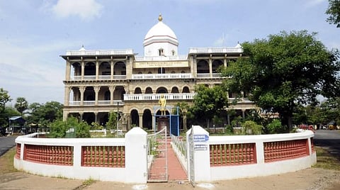 ஆட்சியர் அலுவலகம்
