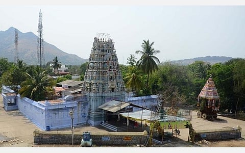 வீரபாண்டி தொகுதியைச் சேர்ந்த உத்தமசோழபுரம் கரபுரநாதர் கோயில்.