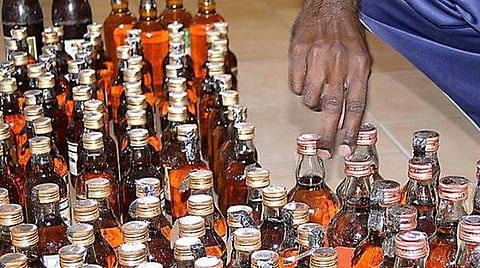 தமிழகம் - புதுச்சேரி எல்லைப் பகுதிகளில் மதுக்கடத்தலை தடுக்க ஆலோசனை