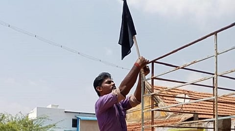 இட ஒதுக்கீடு அறிவிப்பைக் கண்டித்து விளாத்திகுளம் தொகுதியில் வீடுகளில் கருப்பு கொடி ஏற்றி எதிர்ப்பு