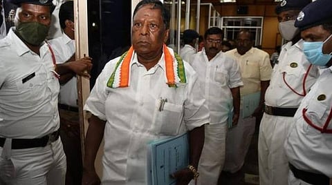 புதுவை தேர்தல் போட்டியில் முன்னாள் அமைச்சர்கள் விலகல்: காங்.,க்கு இரு பிராந்தியங்களில் பின்னடைவு