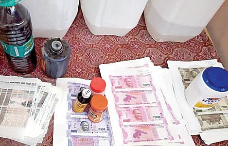 போலி மதுபான தொழிற்சாலையில் பறிமுதல் செய்யப்பட்ட பொருட்கள்.