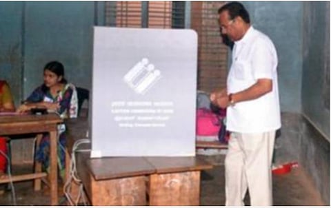 வாக்காளர் தகவல் சீட்டை பயன்படுத்தி வாக்களிக்க முடியாது