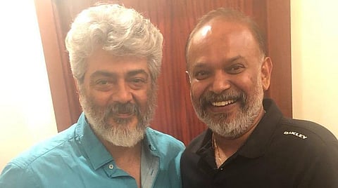 'வலிமை' அப்டேட்டுக்காகக் காத்திருக்கிறேன்: வெங்கட் பிரபு