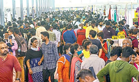 புத்​தகக் காட்சிகளில் மாற்றம் தேவை