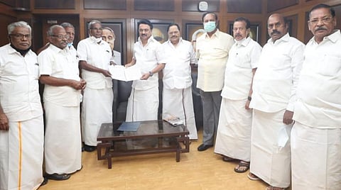 திமுக - மார்க்சிஸ்ட் தொகுதி உடன்பாடு: கே.பாலகிருஷ்ணன் - ஸ்டாலின் கையெழுத்து