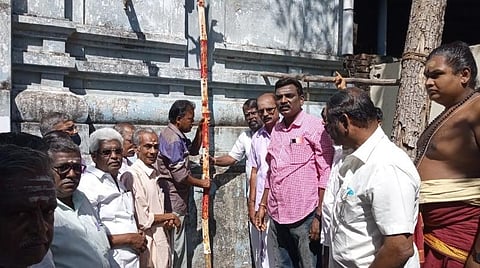 காரைக்கால் கைலாசநாதர் கோயிலில் நடைபெற்ற பிரம்மோற்சவ விழாவுக்கான பந்தல்கால் முகூர்த்தம்.