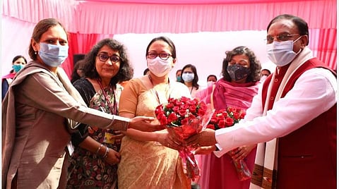 மகளிர் தினம்: பெண் துணைவேந்தர்கள், முதல்வர்கள், மாணவிகளுடன் மத்தியக் கல்வி அமைச்சர் கலந்துரையாடினார்