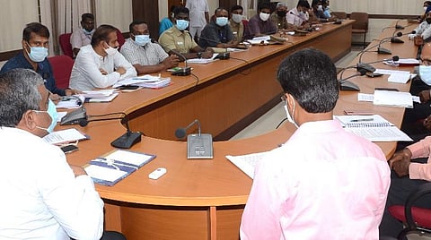 வாக்குச்சாவடிக்கு வரும் ஒவ்வொரு வாக்காளருக்கும் பிரத்யேகமாக கையுறை: கோவை மாவட்ட ஆட்சியர் தகவல்