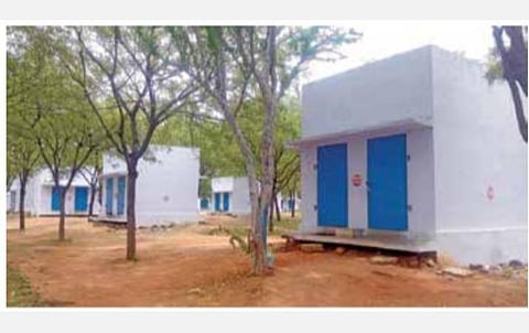 சிவகாசியில் வெறிச்சோடிக் கிடக்கும் பட்டாசு ஆலை.