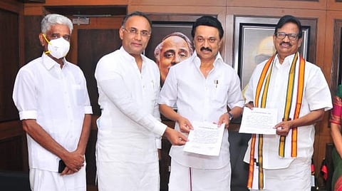 காங்கிரஸுக்கு ஆர்.கே.நகர் தொகுதி ஒதுக்கீடு? அறந்தாங்கி தொகுதிக்குப் போராட்டம்: முதுகுளத்தூருக்கு நோ சொன்ன திமுக 