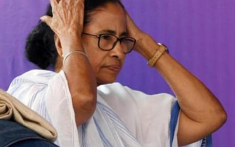 என்னை நான்கைந்து பேர் தள்ளிவிட்டனர்; காலில் வீக்கம் ஏற்பட்டுள்ளது: மம்தா பானர்ஜி