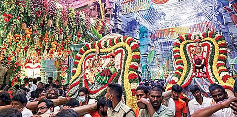 மகா சிவராத்திரியை முன்னிட்டு காளஹஸ்தியில் அலைமோதிய பக்தர்கள்