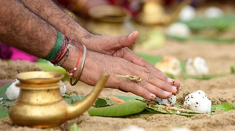 முன்னோர் வழிபாடு; குலதெய்வ வழிபாடு; மாசி அமாவாசையில் நான்குபேருக்கு உணவுப்பொட்டலம்! 