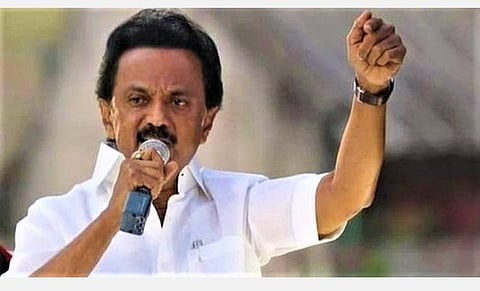 முதல் தலைமுறை பட்டதாரிகளுக்கு வேலை வாய்ப்பில் முன்னுரிமை; சத்துணவு அங்கன்வாடி ஊழியர்கள் அரசு ஊழியர்: திமுக தேர்தல் அறிக்கை