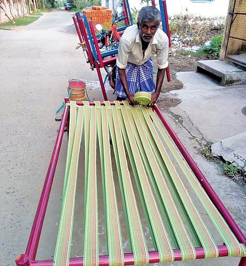 களைப்பைப் போக்கும் டேப் கட்டில்கள்