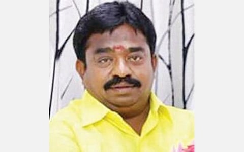 இரட்டை இலைக்கு வாக்கு கேட்ட அமமுக வேட்பாளர் ராஜவர்மன்