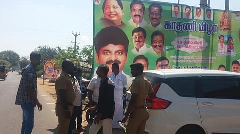 அறந்தாங்கியில் காதணி விழா பிளக்ஸ் பேனரில் இருந்த அதிமுக வேட்பாளர்கள் படங்கள் நீக்கம்: தேர்தல் அதிகாரிகள் நடவடிக்கை