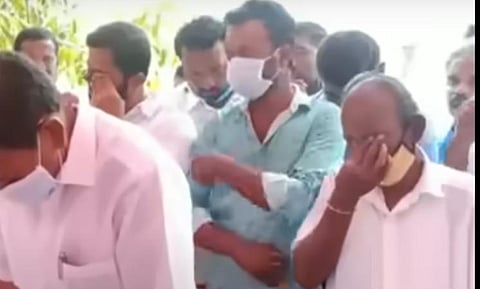 சீட் கிடைக்காததால் நிலோஃபர் கபிலைத் தொடர்ந்து கண்ணீர் வடித்த தோப்பு வெங்கடாச்சலம்; ஆதரவாளர்களும் சோகம்