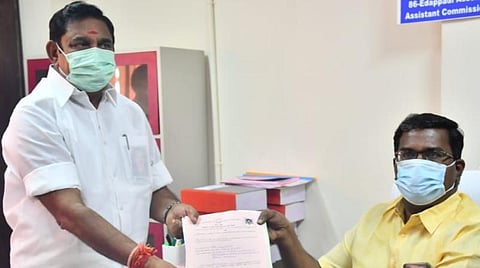 வேட்புமனுத் தாக்கல் செய்தார் முதல்வர் பழனிசாமி. | படம்: லஷ்மி நாராயணன்