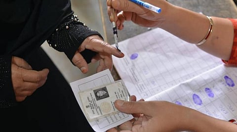 மாற்றுத் திறனாளி புதிய வாக்காளர்களுக்கு வாக்களிப்பது குறித்து செயல்முறை விளக்க முகாம்