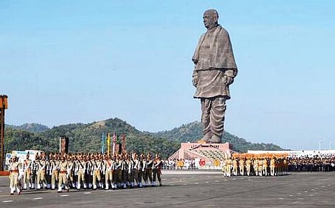 குஜராத்தின் சாதுபெட்டில் அமைந்துள்ள சர்தார் வல்லப பாய் படேலின் சிலை.