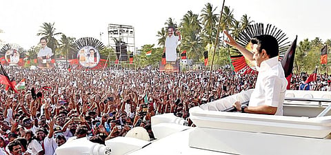 சட்டப்பேரவைத் தொகுதி திமுக வேட்பாளர்கள் தருண் (வீரபாண்டி), தமிழ்செல்வன் (ஏற்காடு) ஆகியோரை ஆதரித்து சேலம் கெஜல்நாயக்கன்பட்டியில் நேற்று திமுக தலைவர் மு.க.ஸ்டாலின் பிரச்சாரம் செய்தார். படம்: எஸ்.குரு பிரசாத்