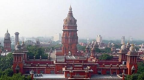 விசாரணை சரியான திசையில் செல்ல வேண்டுமானால் பாலியல் புகாருக்குள்ளான சிறப்பு டிஜிபியை கட்டாயம் பணியிடை நீக்கம் செய்ய வேண்டும்: அரசு நடவடிக்கை எடுக்க உயர் நீதிமன்றம் வலியுறுத்தல்