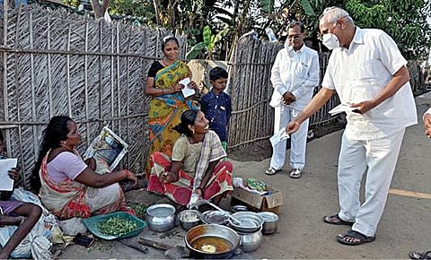 திருப்பதி இடைத்தேர்தலில் காங்கிரஸ் கட்சி சார்பில் முன்னாள் மத்திய இணை அமைச்சர் சிந்தா மோகன் நேற்று பிரச்சாரத்தை தொடங்கினார்.