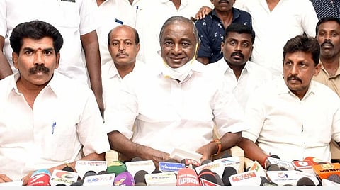 கோவையில் இன்று செய்தியாளர்களைச் சந்தித்த கோவை தங்கம் | படம்: ஜெ.மனோகரன்.