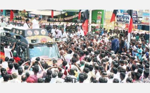 திமுக எம்எல்ஏக்கள் தொகுதிகளில் திட்டங்களை கிடப்பில் போட்டது அதிமுக அரசு: வேலூரில் நடந்த தேர்தல் பிரச்சார கூட்டத்தில் உதயநிதி ஸ்டாலின் குற்றச்சாட்டு