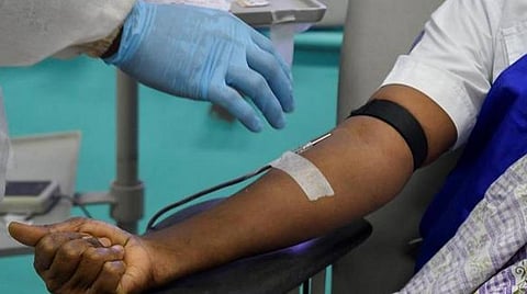 கரோனா தடுப்பூசி போட்டுக்கொண்டவர்கள் ரத்த தானம் செய்யலாமா?
