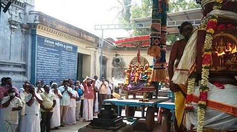 காரைக்கால் கைலாசநாதர் கோயிலில் பிரம்மோற்சவ விழா கொடியேற்றம்.